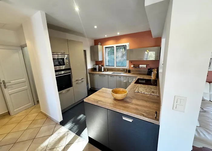 A Porto-vecchio - Prive * Porto-Vecchio (Corsica)